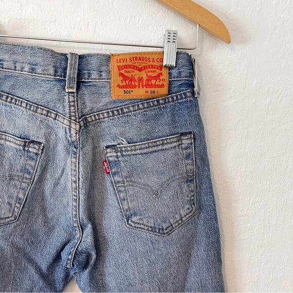 Levi’s | 501 Shorts 90s Mid Thigh Denim Bermuda - Picture 4 of 10